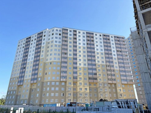 Август